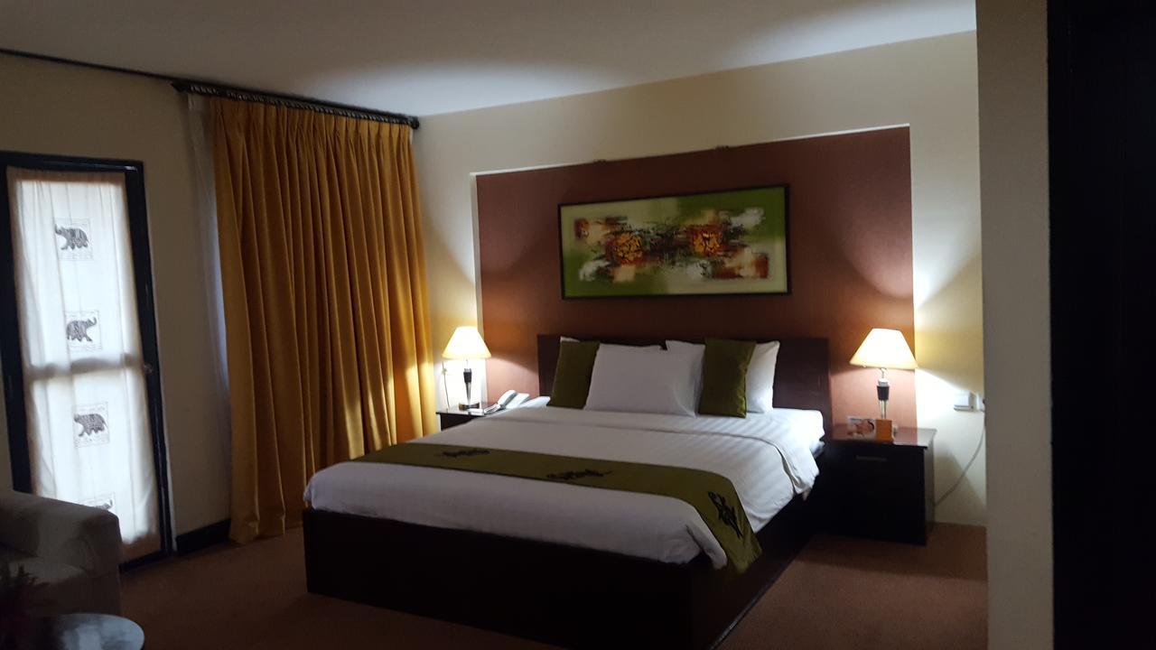 Grand Tembaga Hotel Тимика Экстерьер фото